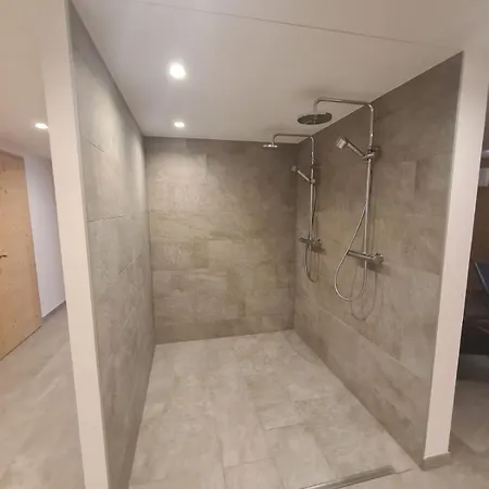 דירה Lotus אוברונאז